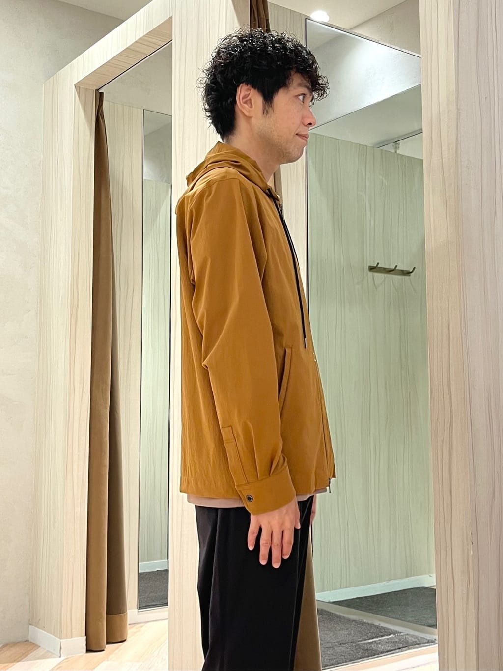 URAさんの「TAKEO KIKUCHI｜【3D ナイロン ストレッチ】ジップアップ フードブルゾン」を使ったコーディネート