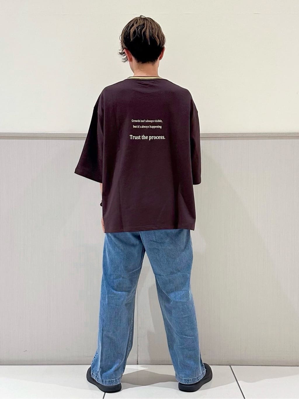 tomoyaさんの「THE SHOP TK｜配色刺繍6分袖Tシャツ 【ビッグシルエット／洗濯機OK】」を使ったコーディネート