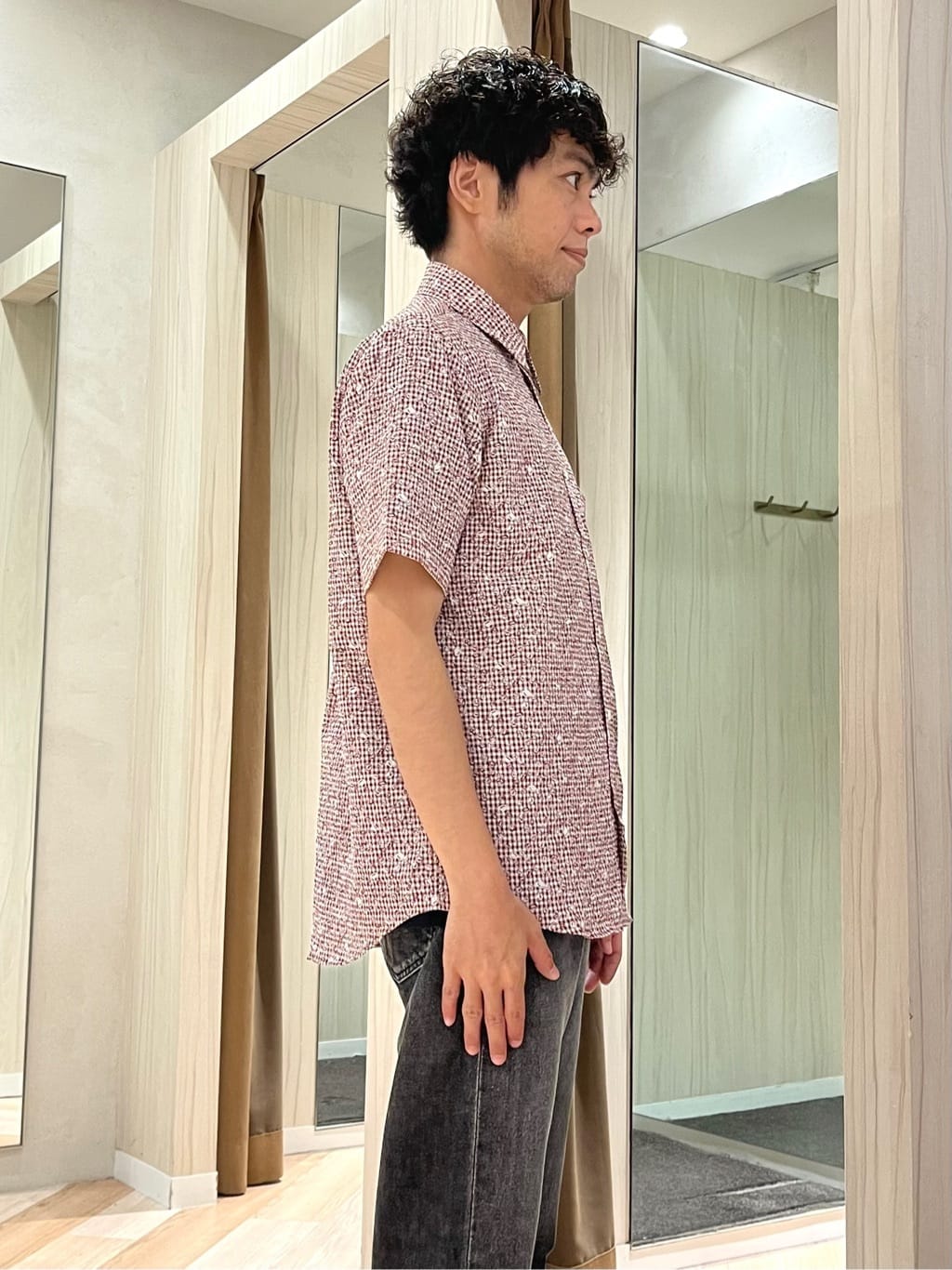 URAさんの「TAKEO KIKUCHI｜【モンスターストレッチ】日本製 ウォッシュド デニムパンツ」を使ったコーディネート