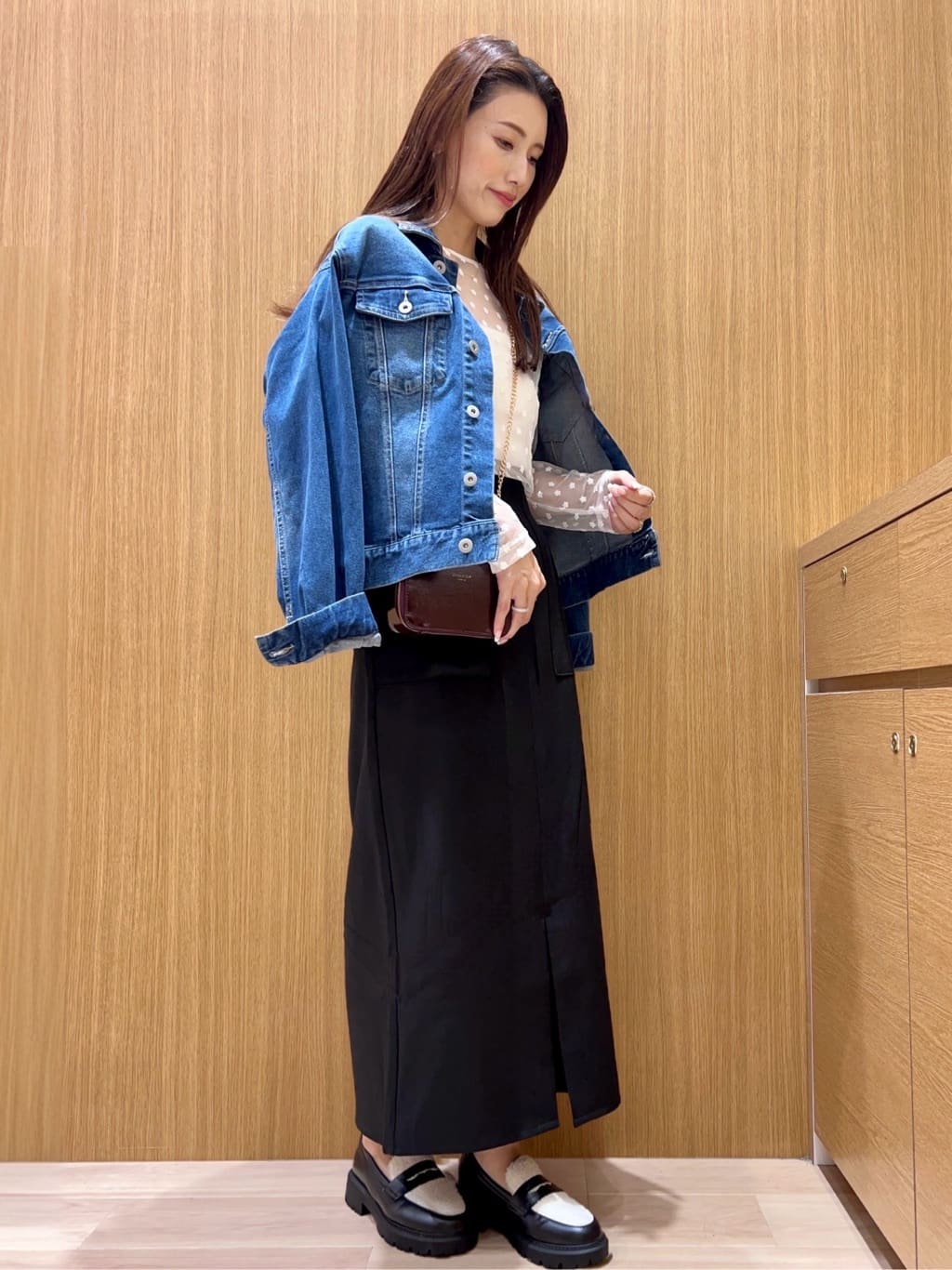 maiさんの「OPAQUE.CLIP｜チュールフラワー刺繍シアートップス【洗濯機OK】」を使ったコーディネート