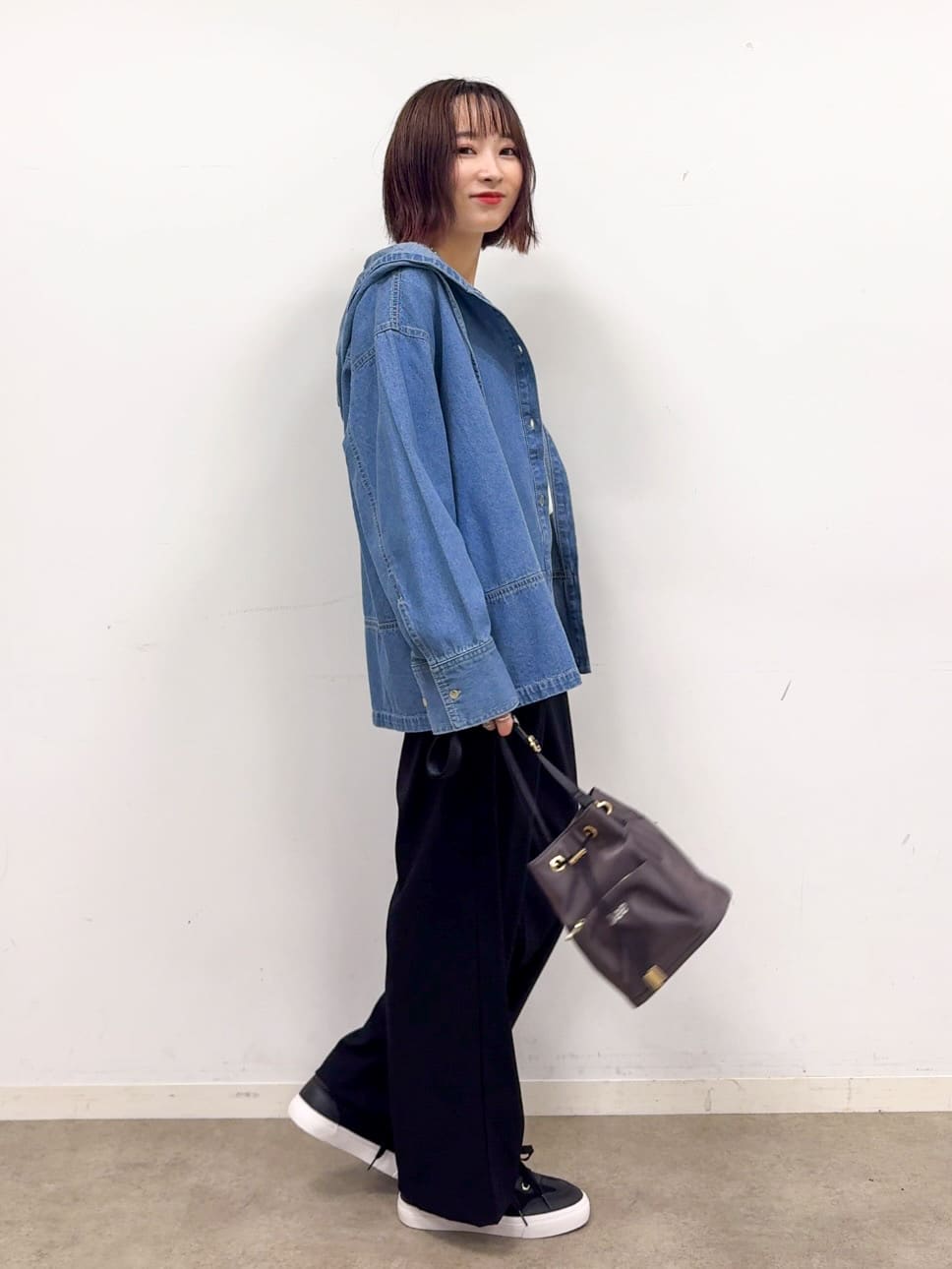 𝐜𝐡𝐢𝐤𝐚さんの「SHOO･LA･RUE｜【S-LL】こなれ感ある着こなしに デニムフーディーブルゾン」を使ったコーディネート