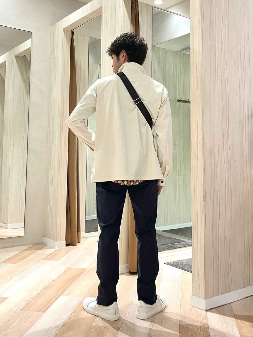 URAさんの「TAKEO KIKUCHI｜【3D ナイロン ストレッチ】スタンドカラー シャツブルゾン」を使ったコーディネート