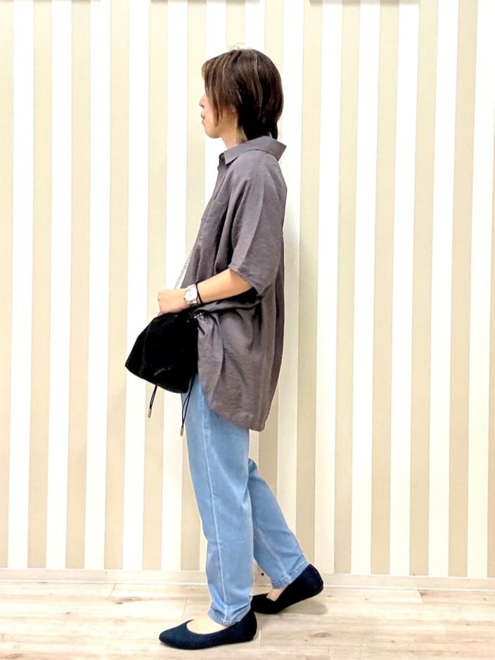 pieceさんの「SHOO･LA･RUE｜【高レビュー/SS-LL/美脚シルエット】自然に体型カバー イージーデニム テーパードパンツ」を使ったコーディネート