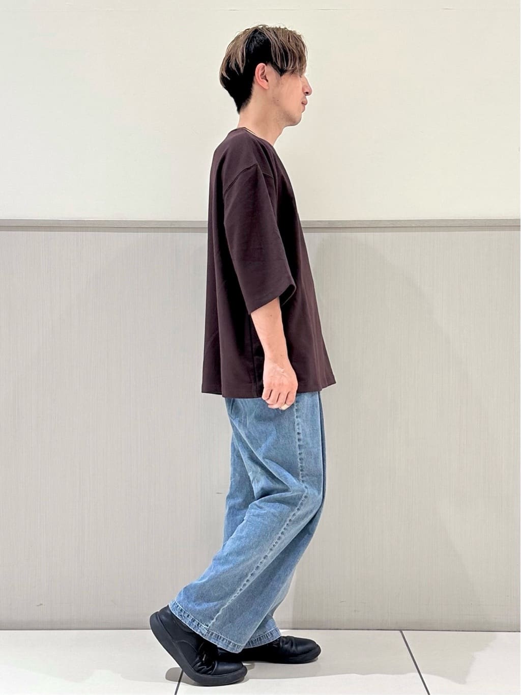 tomoyaさんの「THE SHOP TK｜配色刺繍6分袖Tシャツ 【ビッグシルエット／洗濯機OK】」を使ったコーディネート