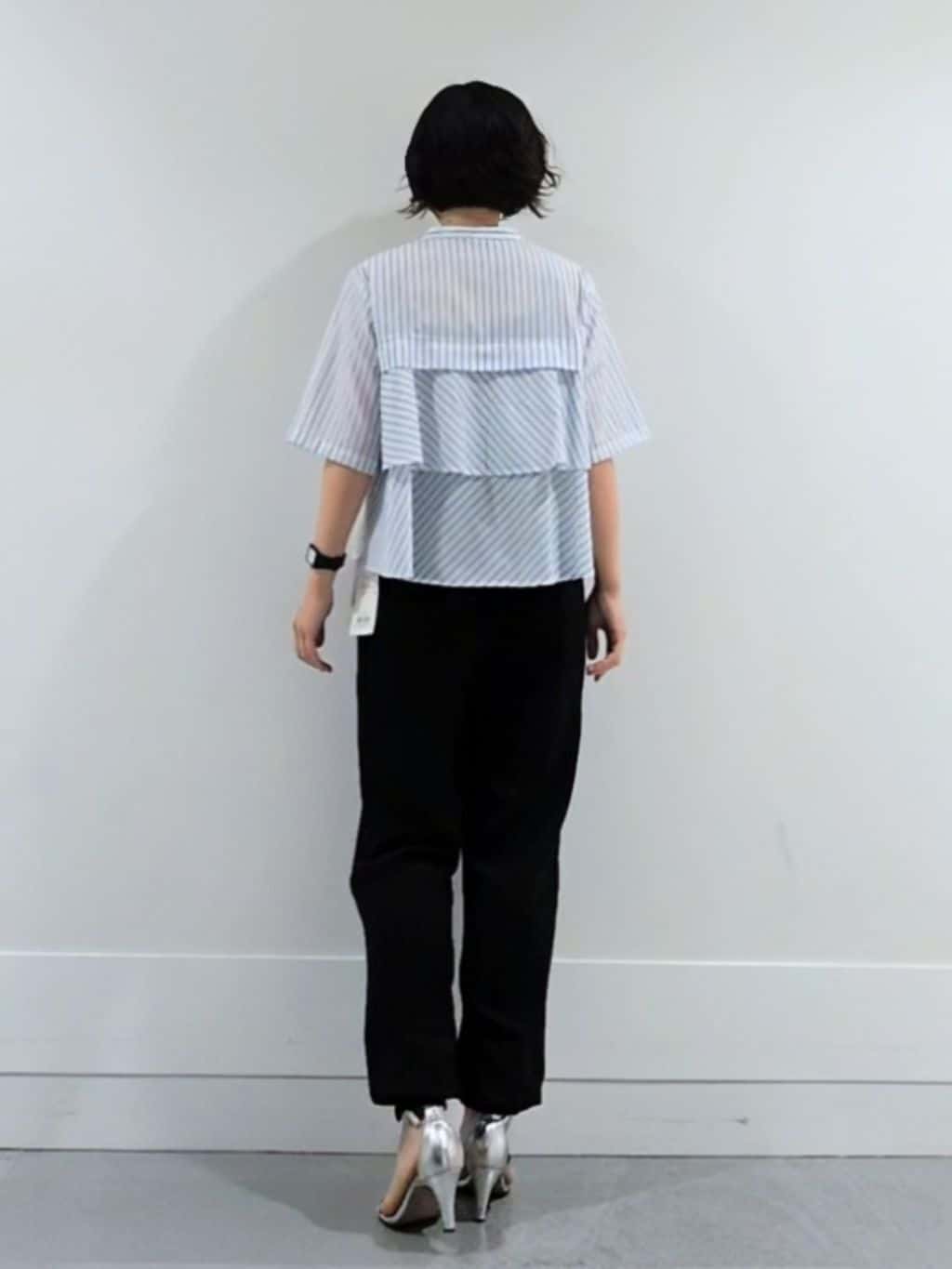 ミズタさんの「UNTITLED｜【短丈/前ボタン/五分袖】ストライプフリルシャツ」を使ったコーディネート