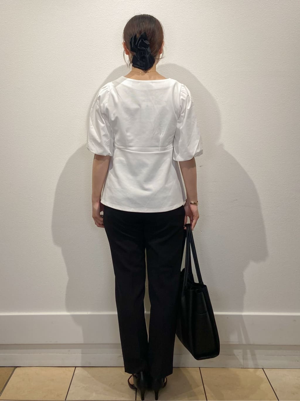 kimiさんの「index｜《S-LLサイズ》バルーンスリーブペプラムトップス【洗濯機洗い可／接触冷感／UVケア】」を使ったコーディネート
