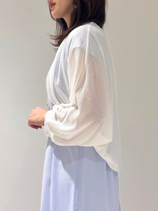 そんさんの「INDIVI｜【軽く羽織れる】ボレロカーディガン」を使ったコーディネート