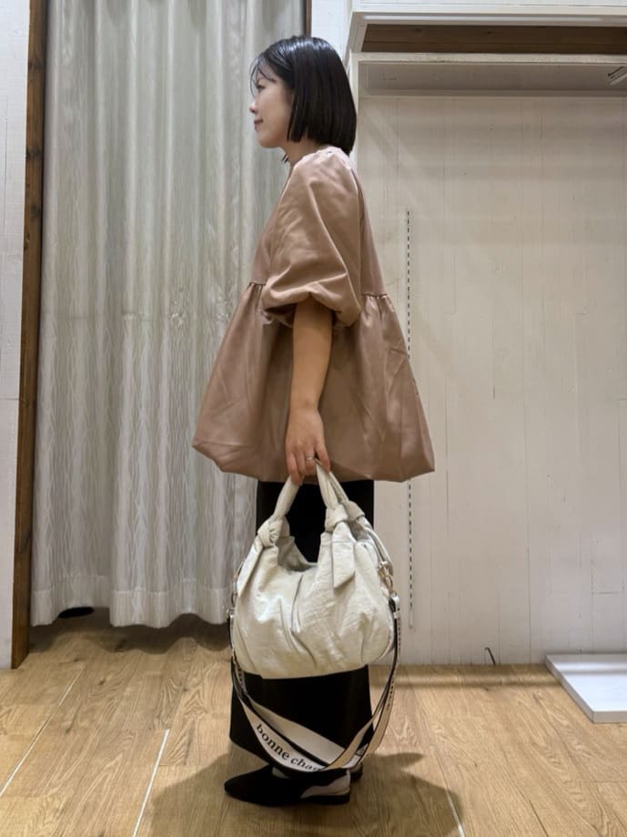 chさんの「THE SHOP TK｜バルーンスリーブペプラムチュニック【洗える】」を使ったコーディネート