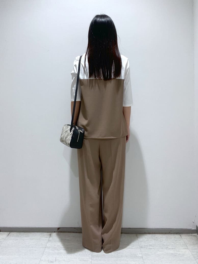 meiさんの「INDIVI｜【セットアップ可能】ビスチェレイヤード風トップス」を使ったコーディネート