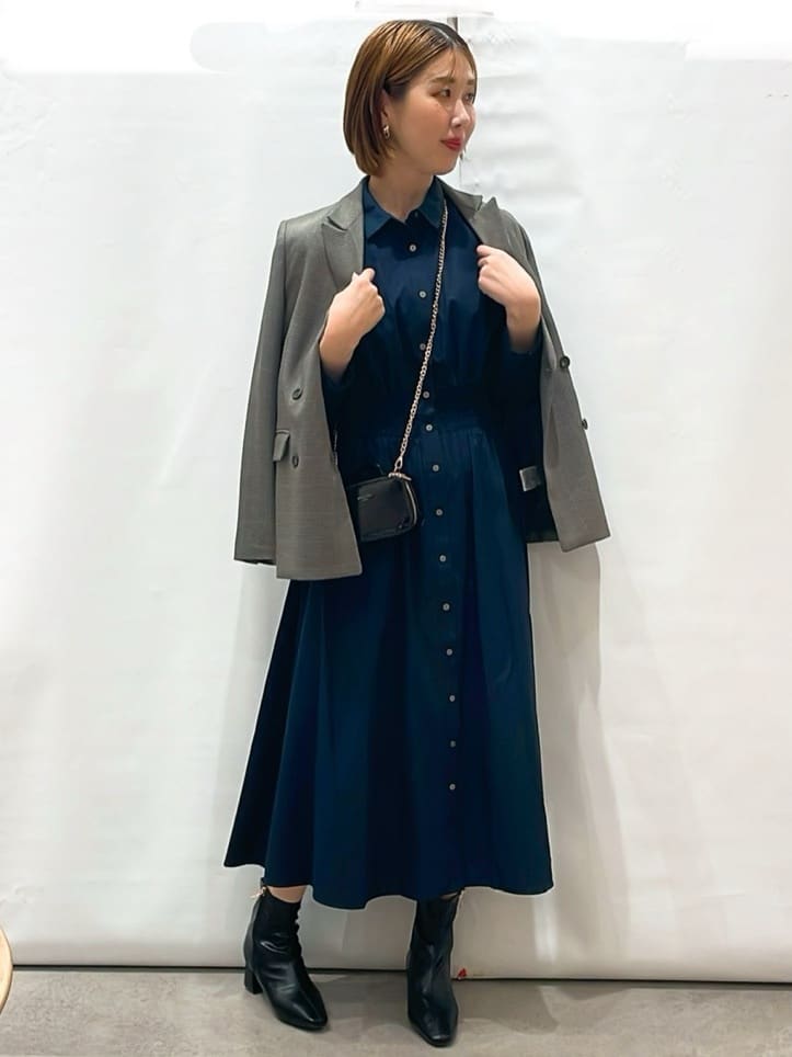 ニイ子さんの「OPAQUE.CLIP｜シャーリングフィット＆フレアシャツワンピース【洗濯機洗い可】」を使ったコーディネート