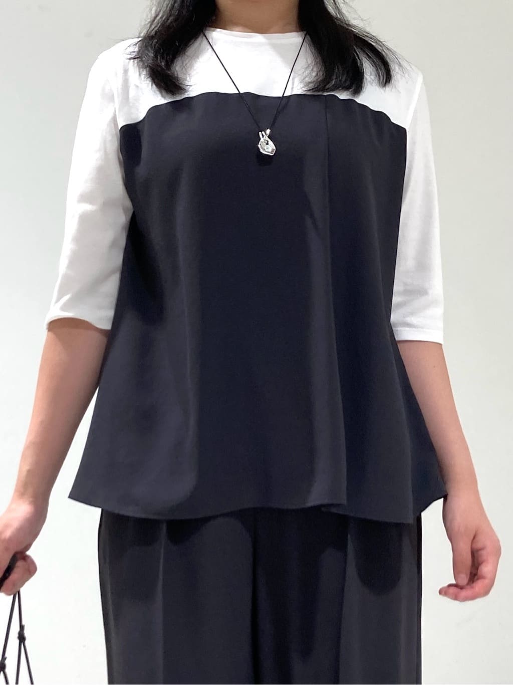 momokoさんの「INDIVI｜【セットアップ可能】ビスチェレイヤード風トップス」を使ったコーディネート
