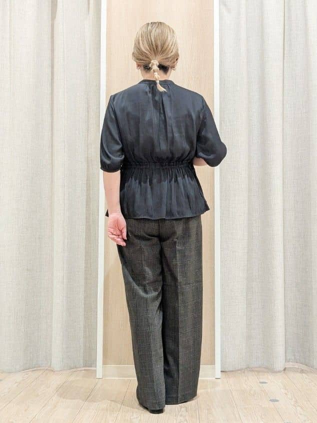 minさんの「grove｜【二の腕/体型カバー】メリハリシルエットが叶うシャーリングブラウス」を使ったコーディネート