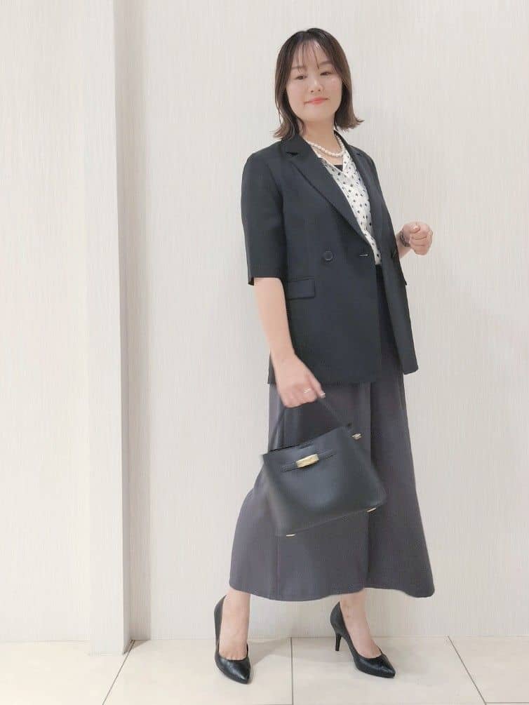 naokoさんの「UNTITLED｜【セットアップ可/リラクシー/通勤】スクエアジオメ柄ブラウス」を使ったコーディネート