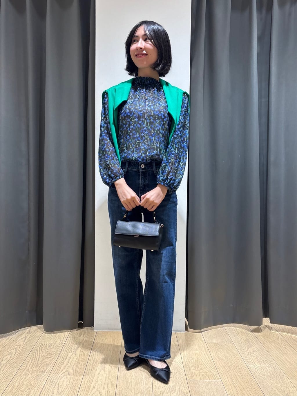 Yoshimiさんの「INDIVI｜【秋映え柄/セットアップ可能】フラワーシフォンブラウス」を使ったコーディネート