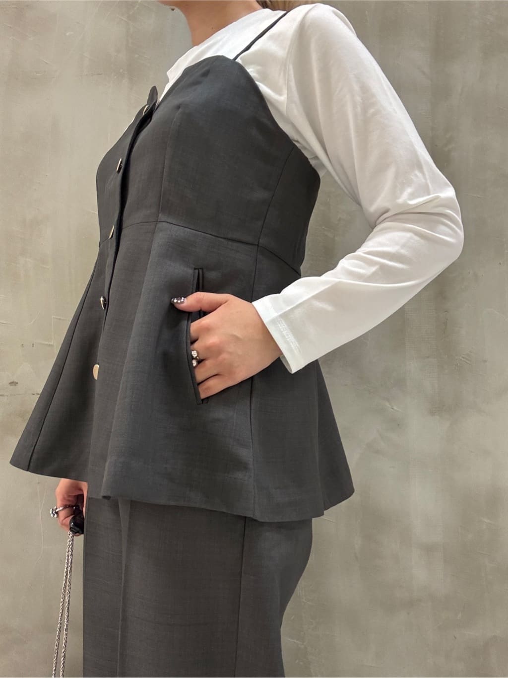 minaさんの「grove｜【カセット服】主役級キャミビスチェ」を使ったコーディネート