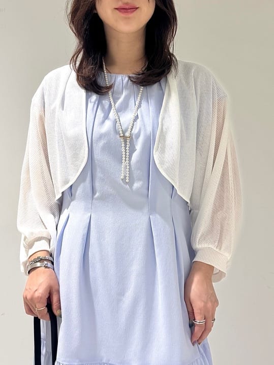 そんさんの「INDIVI｜【軽く羽織れる】ボレロカーディガン」を使ったコーディネート