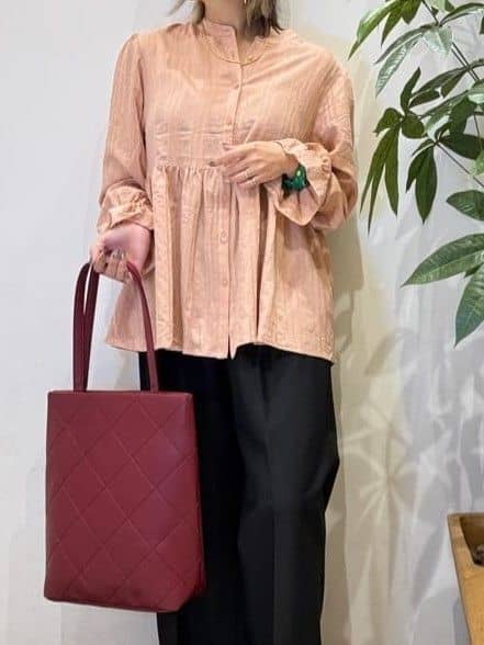 misakiさんの「SHOO･LA･RUE｜【洗濯機可/S-LL】すっきり上品きれい見え タックワイドパンツ」を使ったコーディネート