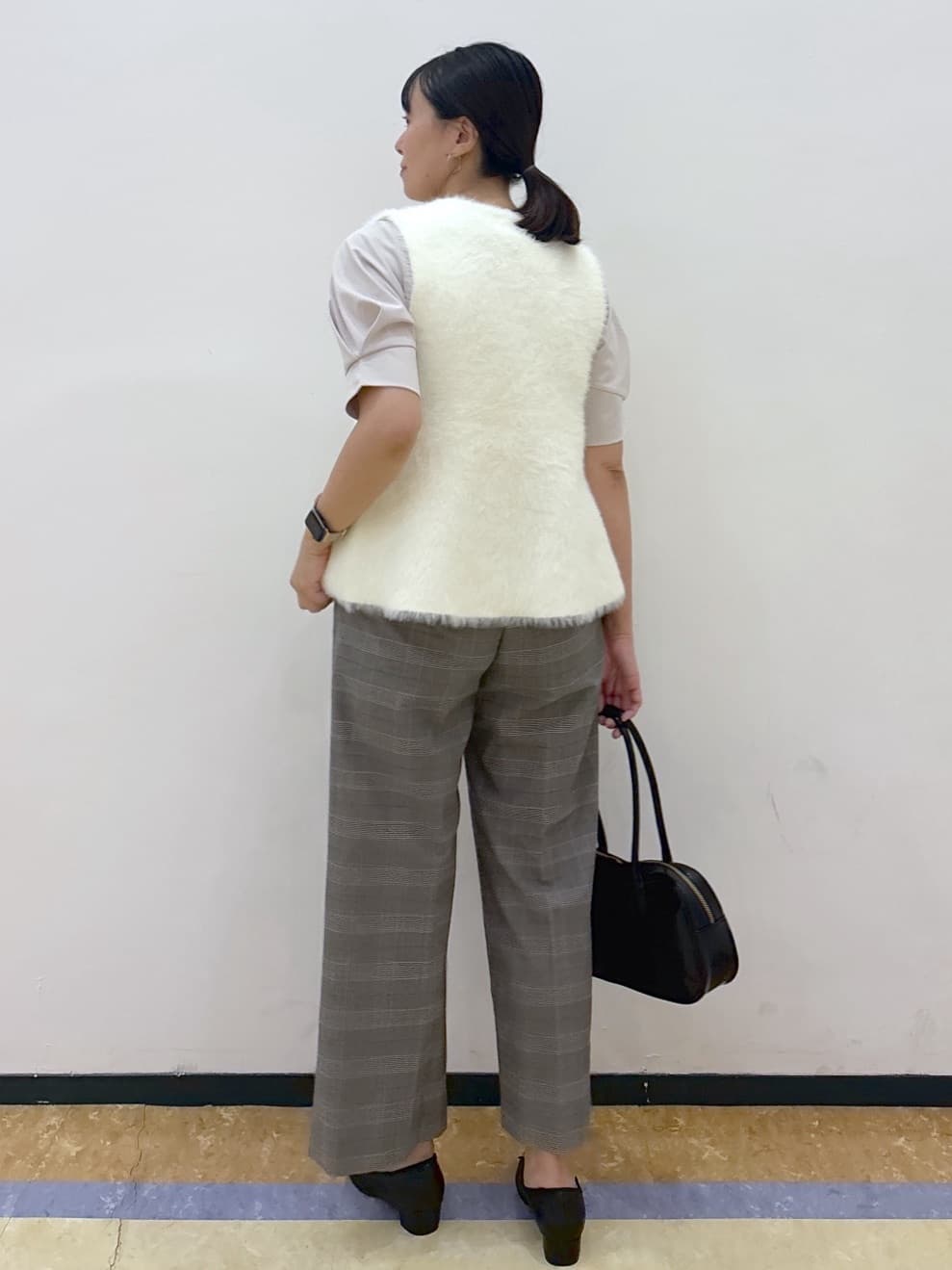 akariさんの「index｜《andGIRL掲載》フェザーペプラムジレ【洗濯機OK／抗ピル】」を使ったコーディネート