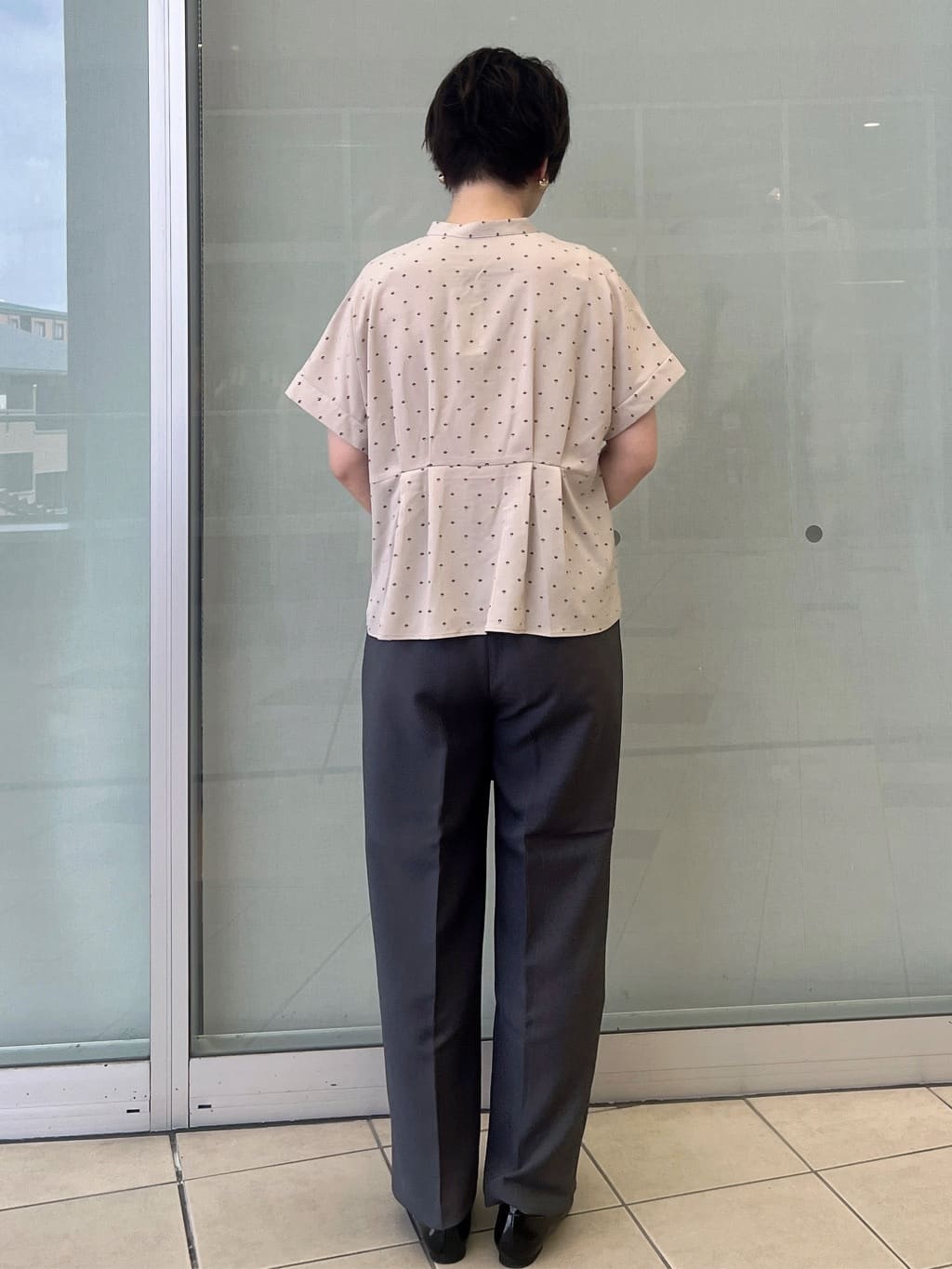 yo-koさんの「OPAQUE.CLIP｜プリントペプラムブラウス【洗濯機洗い可】」を使ったコーディネート