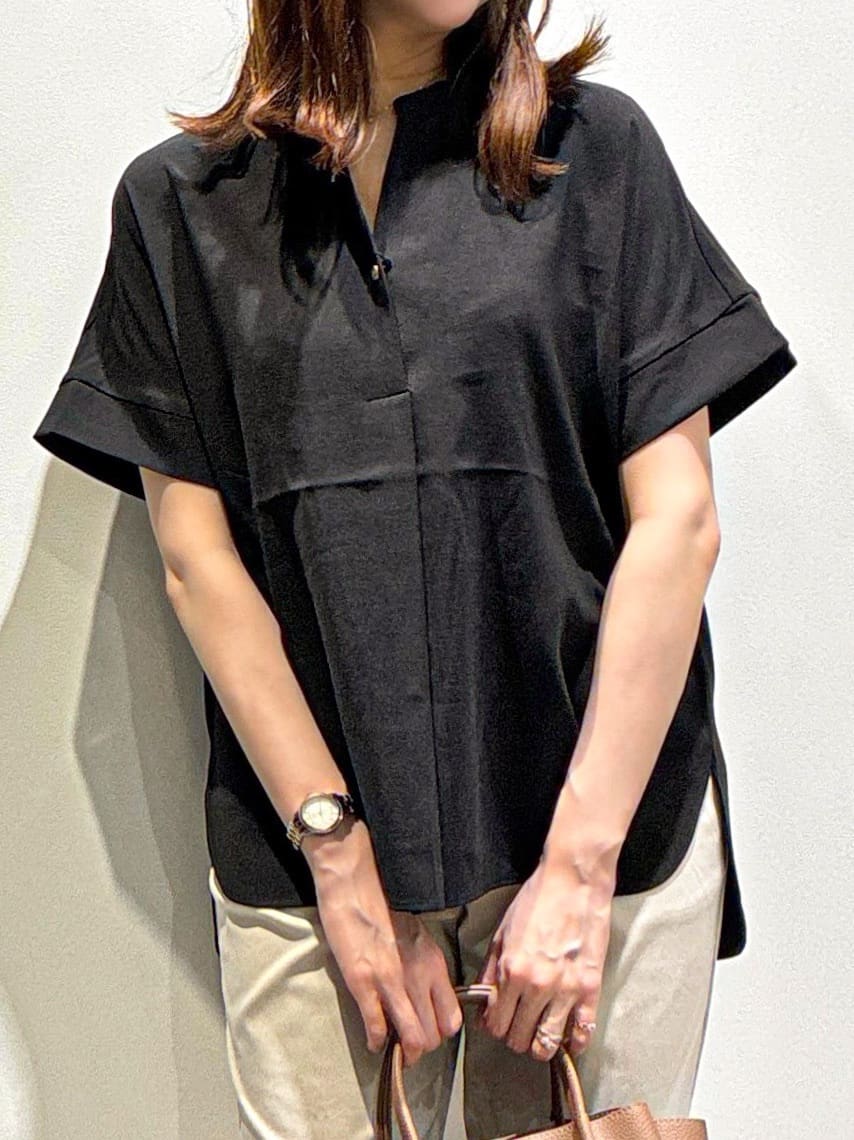 もんちゃんさんの「OPAQUE.CLIP｜《5色展開／SS-LLサイズ》スキッパー金ボタンブラウス／セットアップ対応【防シワ／ストレッチ／洗濯」を使ったコーディネート