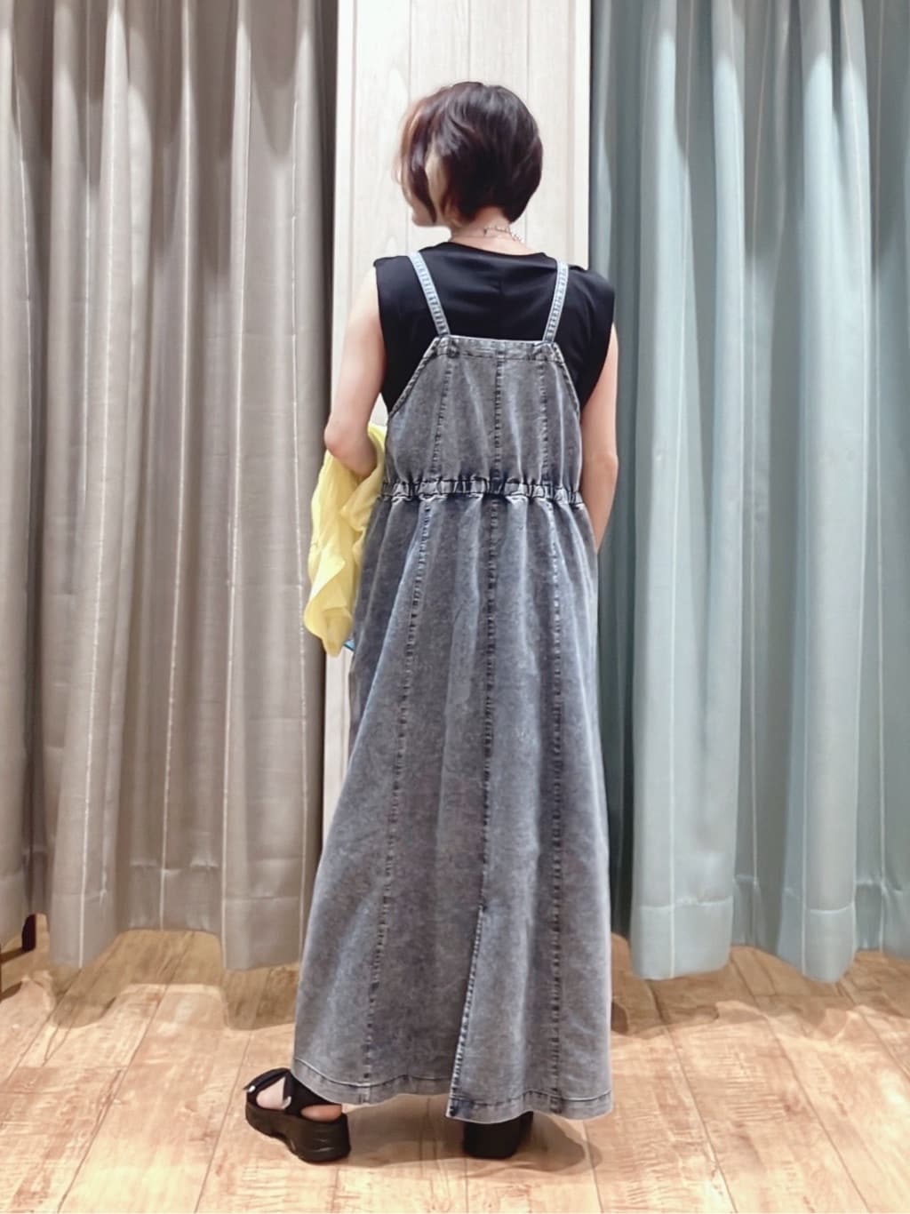 aaamiさんの「SHOO･LA･RUE｜【洗える/S-LL】大人のシアー感 キラキラ リブニット」を使ったコーディネート