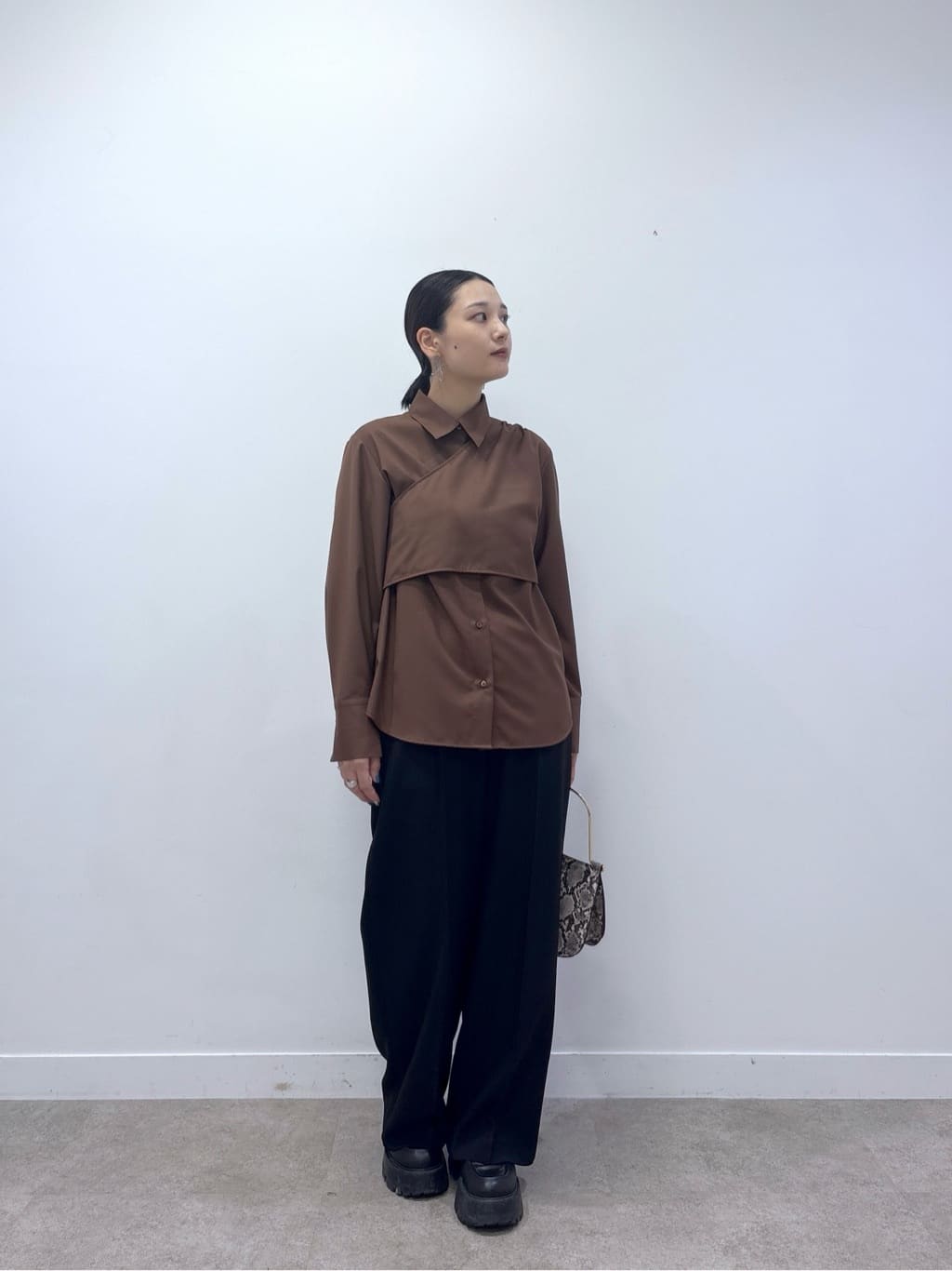 ayanoさんの「INDIVI｜アシメジレシャツ」を使ったコーディネート
