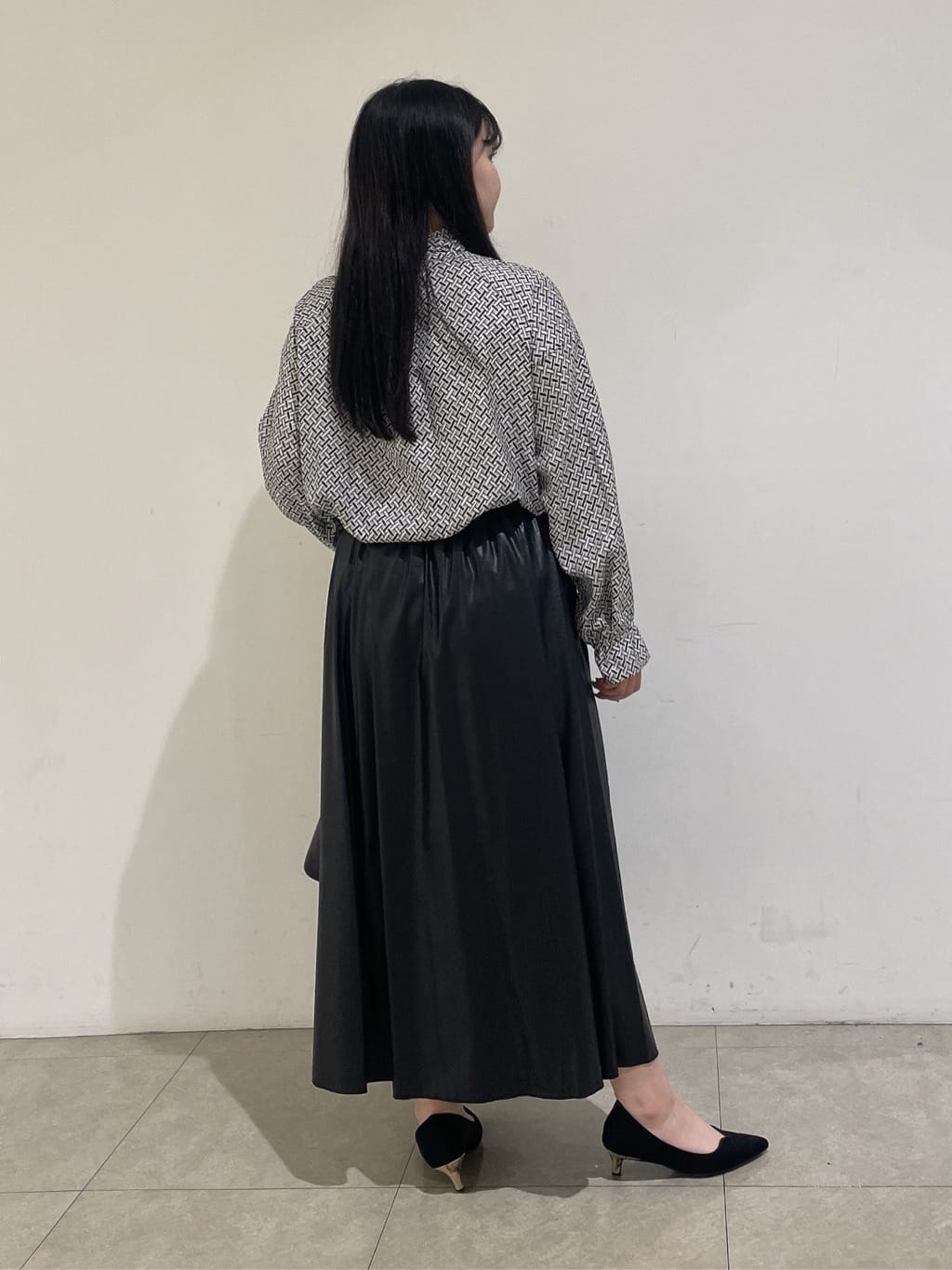 emikaさんの「INDIVI｜ジオメプリントボウタイブラウス」を使ったコーディネート