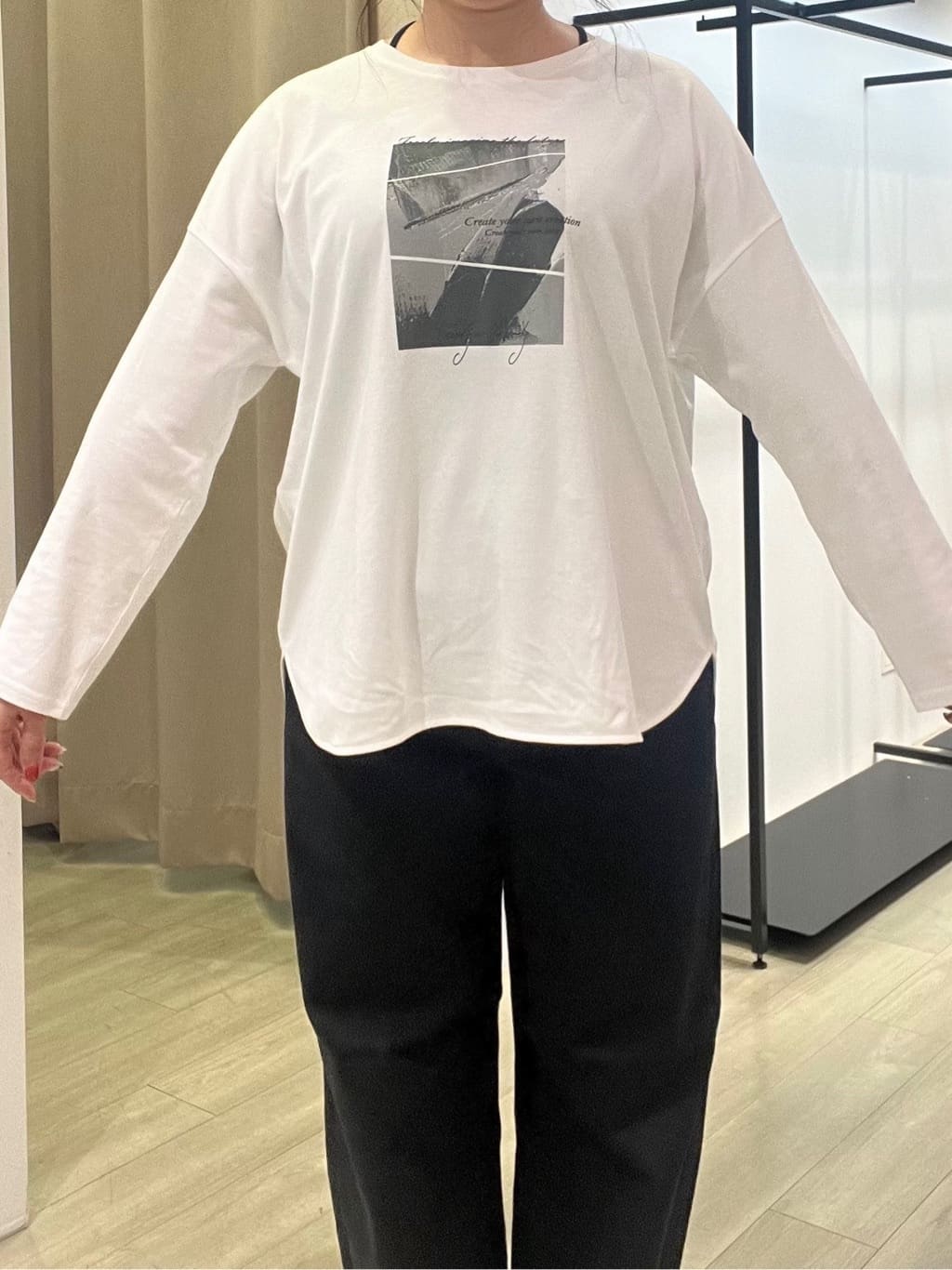 TOMOMIさんの「INDIVI｜【UVケア】プリントフォトロングTシャツ」を使ったコーディネート
