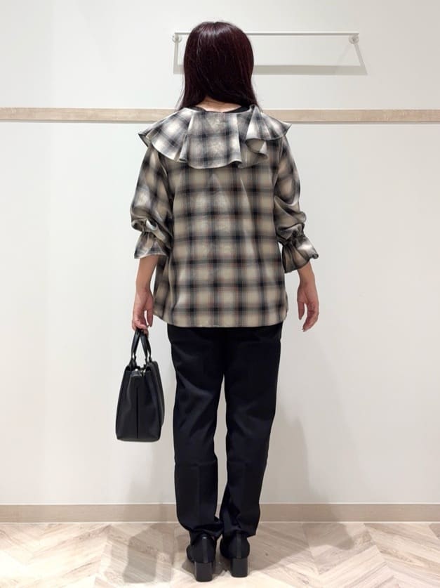 nanaさんの「SHOO･LA･RUE｜【S-LL】1枚で華やか チェック柄フリルブラウス」を使ったコーディネート