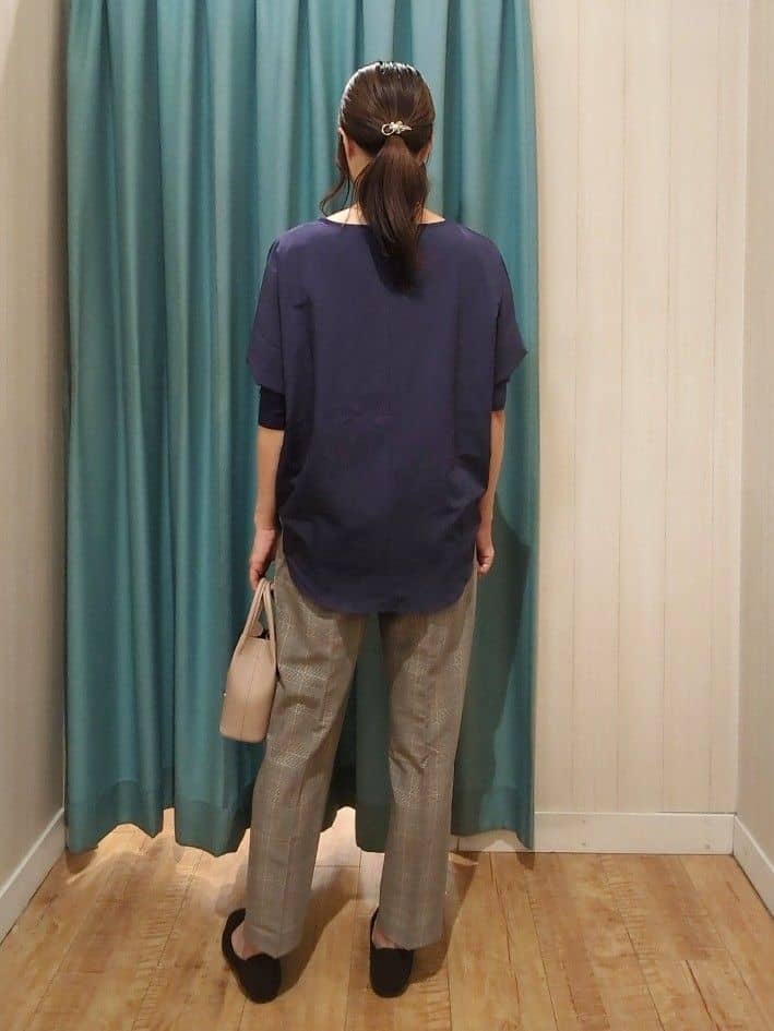 kawa.さんの「SHOO･LA･RUE｜【高レビュー/SS-LL/美脚シルエット】すっきりきれい見え テーパードパンツ」を使ったコーディネート