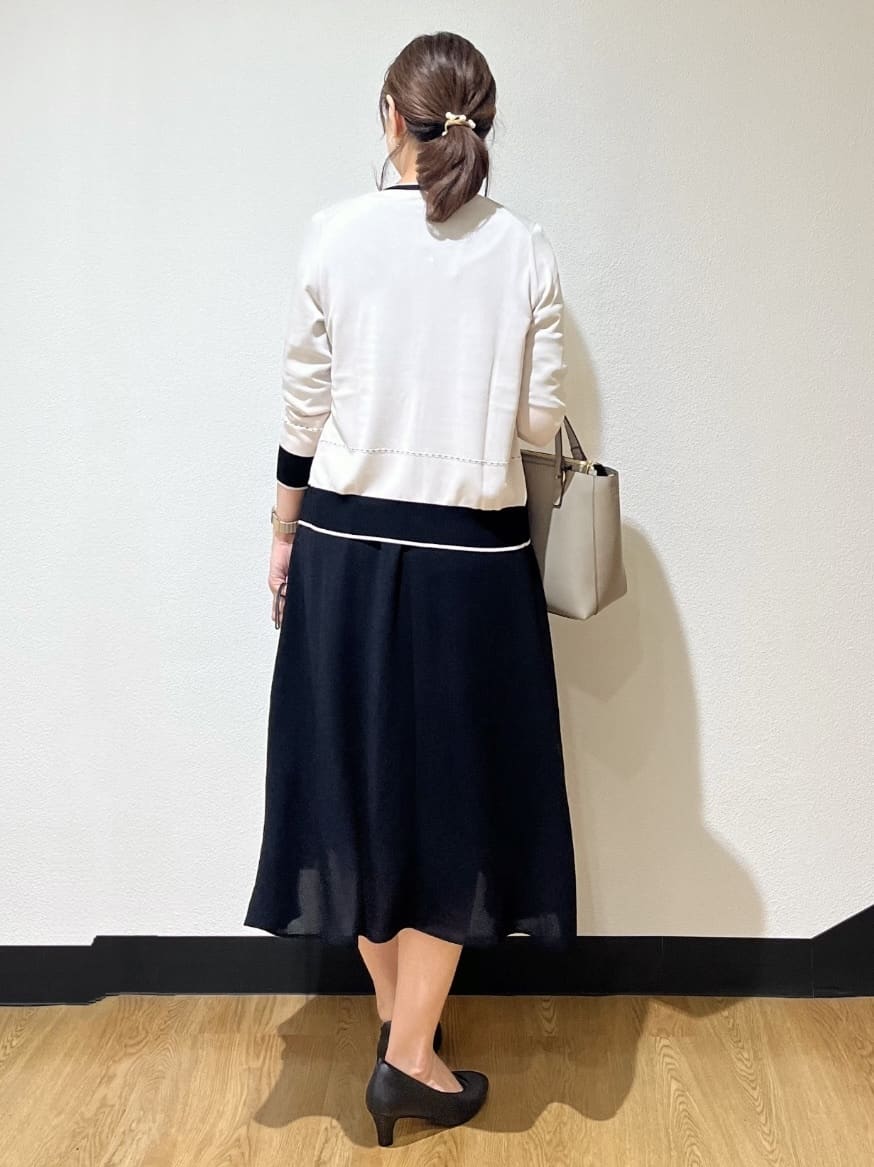 ayaさんの「Reflect｜【WEB先行カラーあり／手洗い可／アンサンブル可】バイカラーカーディガン」を使ったコーディネート