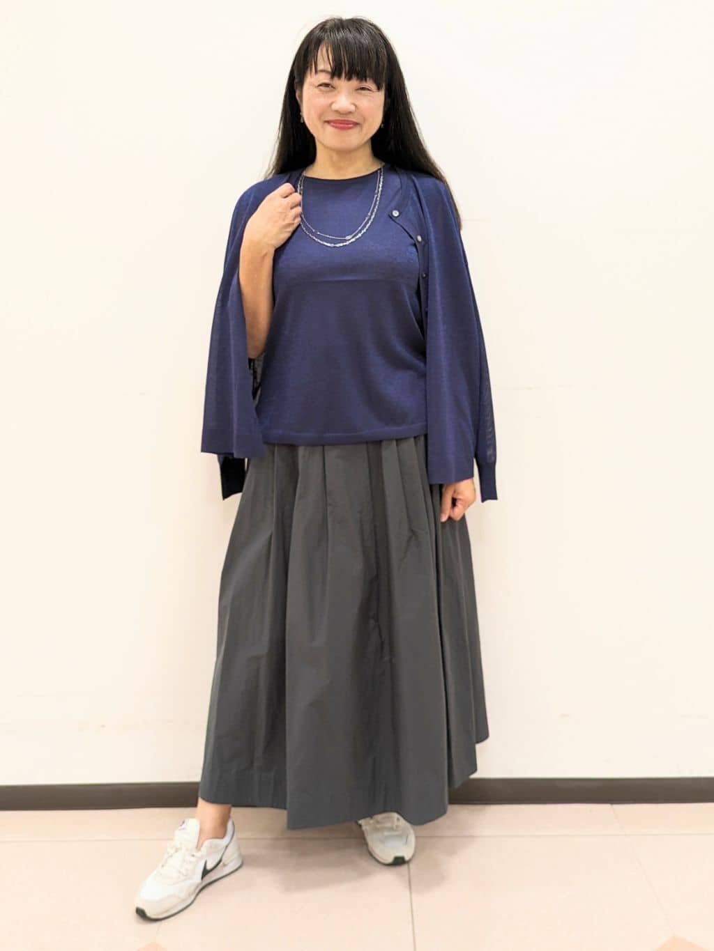 ともさんの「UNTITLED｜【前後2WAY/アンサンブル可/ゆったり】シアーカーディガン」を使ったコーディネート