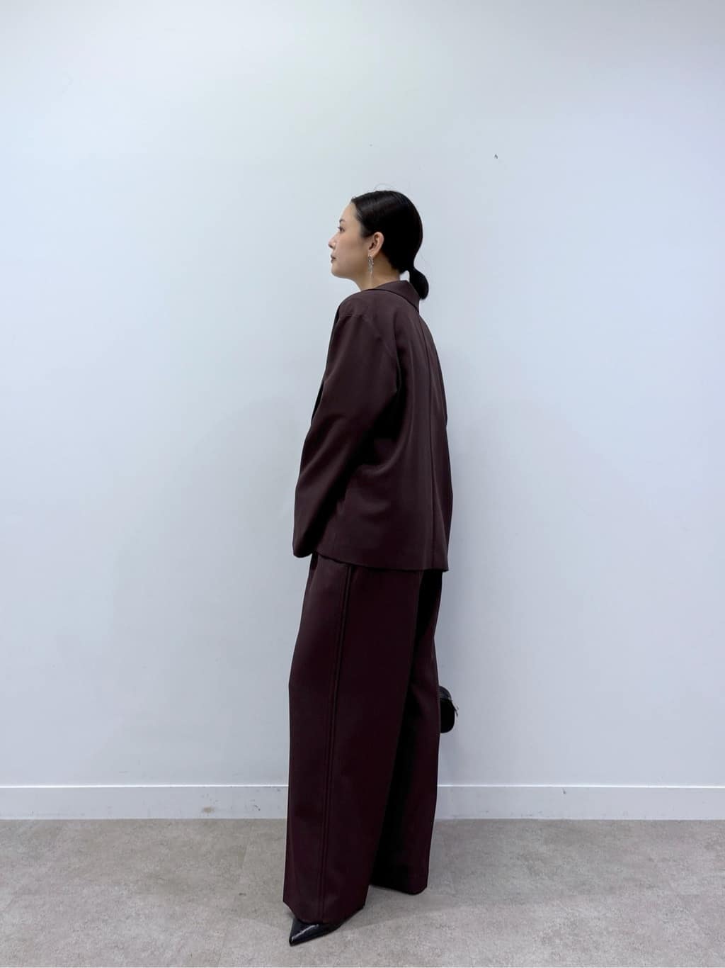 ayanoさんの「INDIVI｜Comfy SET UP｜イージーストレートワイドパンツ【セットアップ対応／通勤/カセット服】」を使ったコーディネート