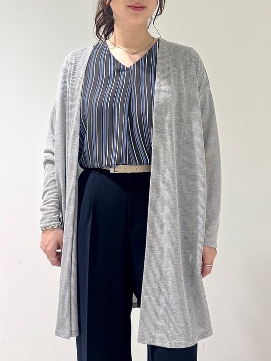そんさんの「INDIVI｜【洗える／通勤】無地＆マルチストライプ柄Vネックブラウス」を使ったコーディネート