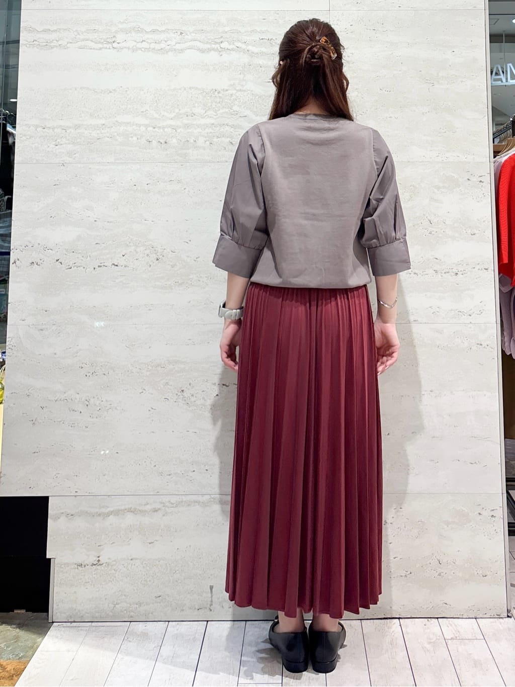 かほさんの「OPAQUE.CLIP｜【抗菌防臭加工／通勤対応可能】デザインバックルポインテッドパンプス」を使ったコーディネート