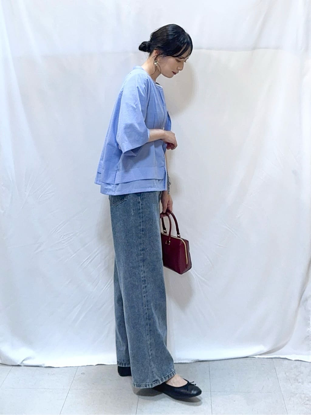 𝐇𝐢𝐫𝐨𝐦𝐢さんの「SHOO･LA･RUE｜【洗濯後しわになりにくい/UV/吸水速乾】大人きれいな バンドカラーシャツ」を使ったコーディネート