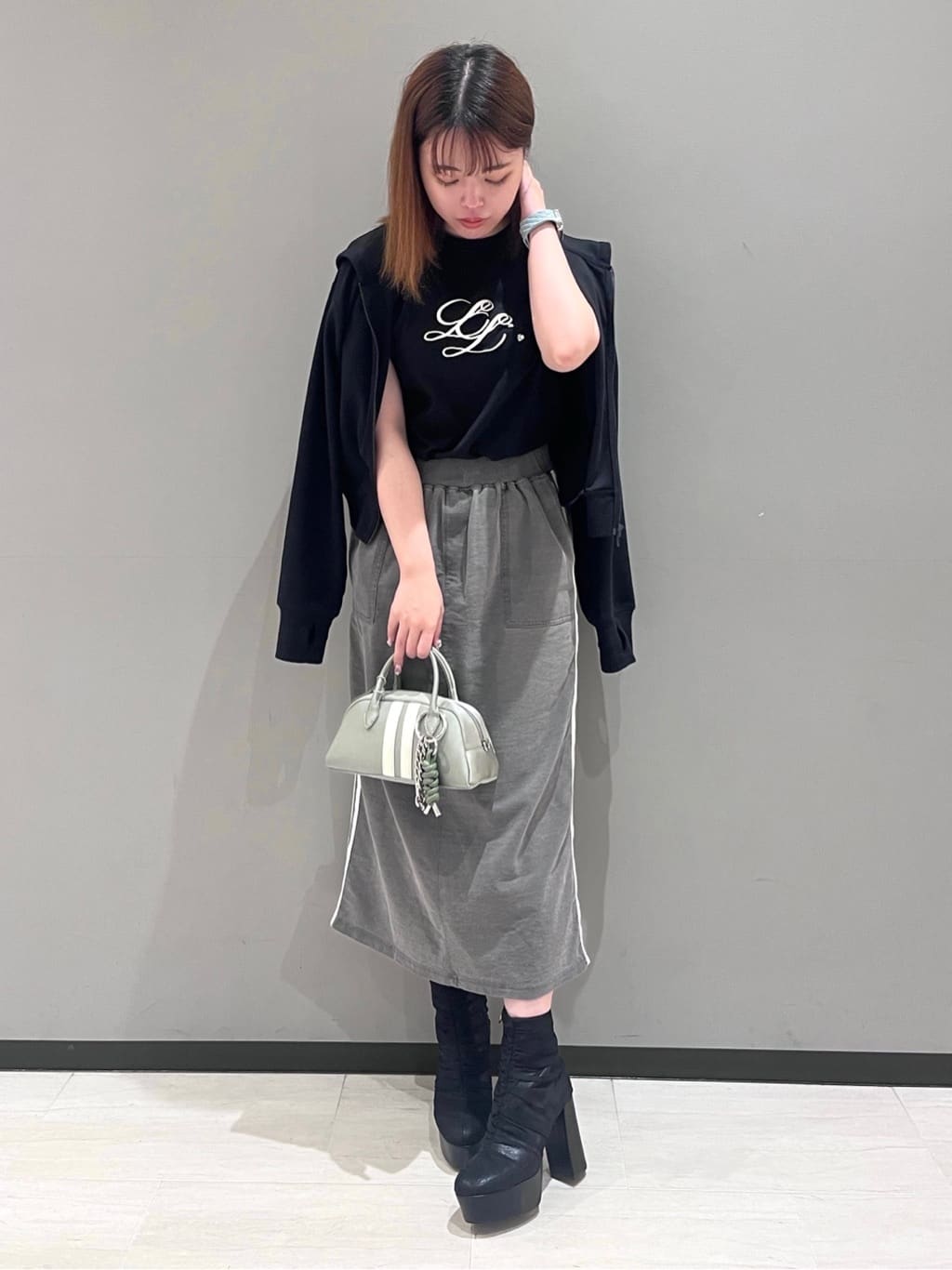 RISAさんの「ESPERANZA｜【ラク盛り／ショートブーツ】リピーター続出／脚長美脚 厚底シャーリングブーツ」を使ったコーディネート