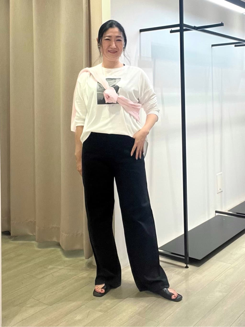 TOMOMIさんの「INDIVI｜【UVケア】プリントフォトロングTシャツ」を使ったコーディネート