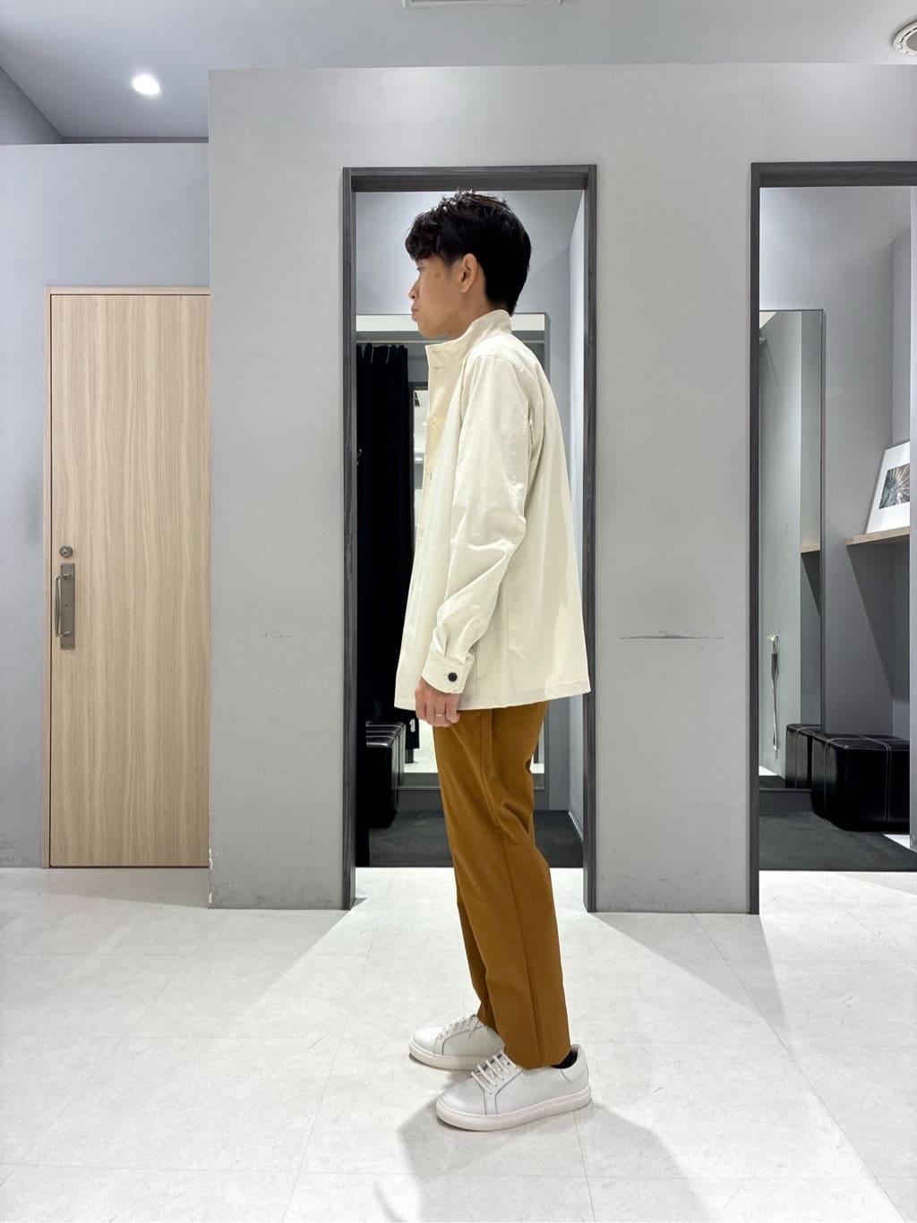 わいずみさんの「TAKEO KIKUCHI｜【3D ナイロン ストレッチ】スタンドカラー シャツブルゾン」を使ったコーディネート