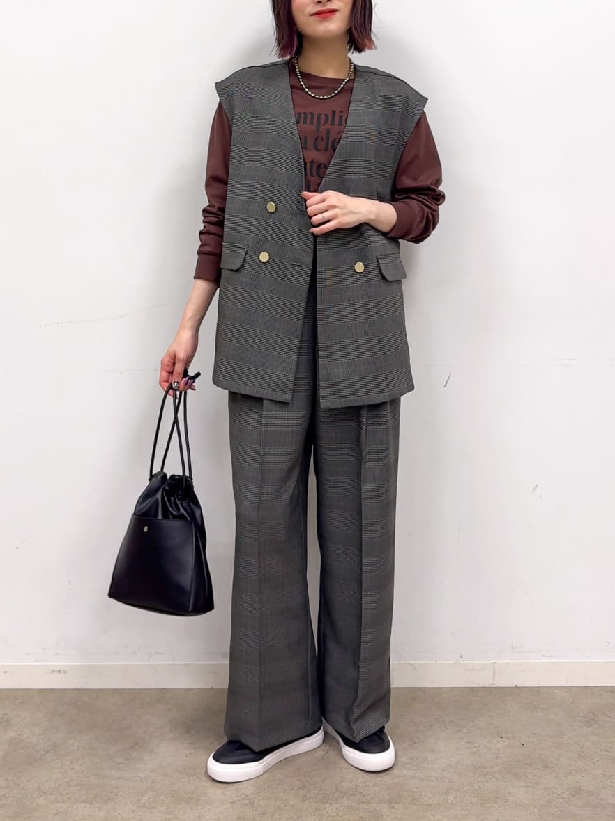 𝐜𝐡𝐢𝐤𝐚さんの「SHOO･LA･RUE｜グラフィックアソート ベーシックロンT」を使ったコーディネート