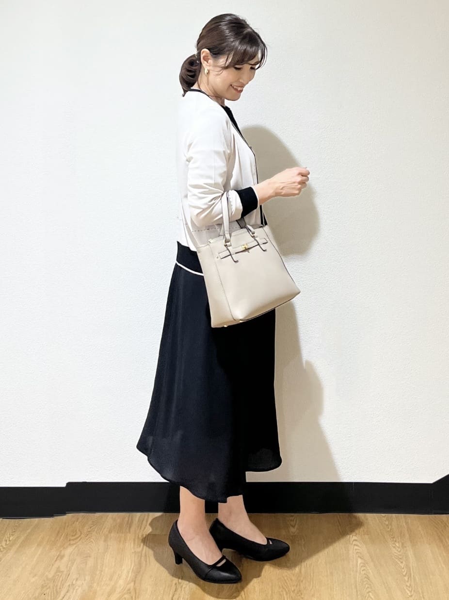 ayaさんの「Reflect｜【WEB先行カラーあり／手洗い可／アンサンブル可】バイカラーカーディガン」を使ったコーディネート