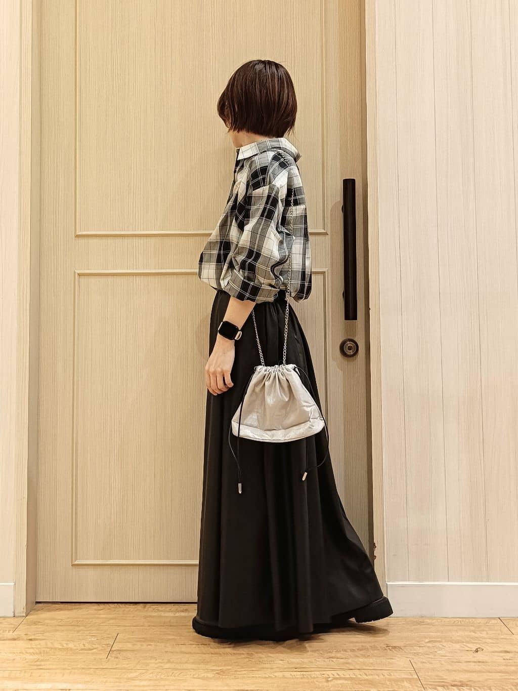 manikoさんの「SHOO･LA･RUE｜【S-LL】大人の抜け感 合皮フレアスカート」を使ったコーディネート