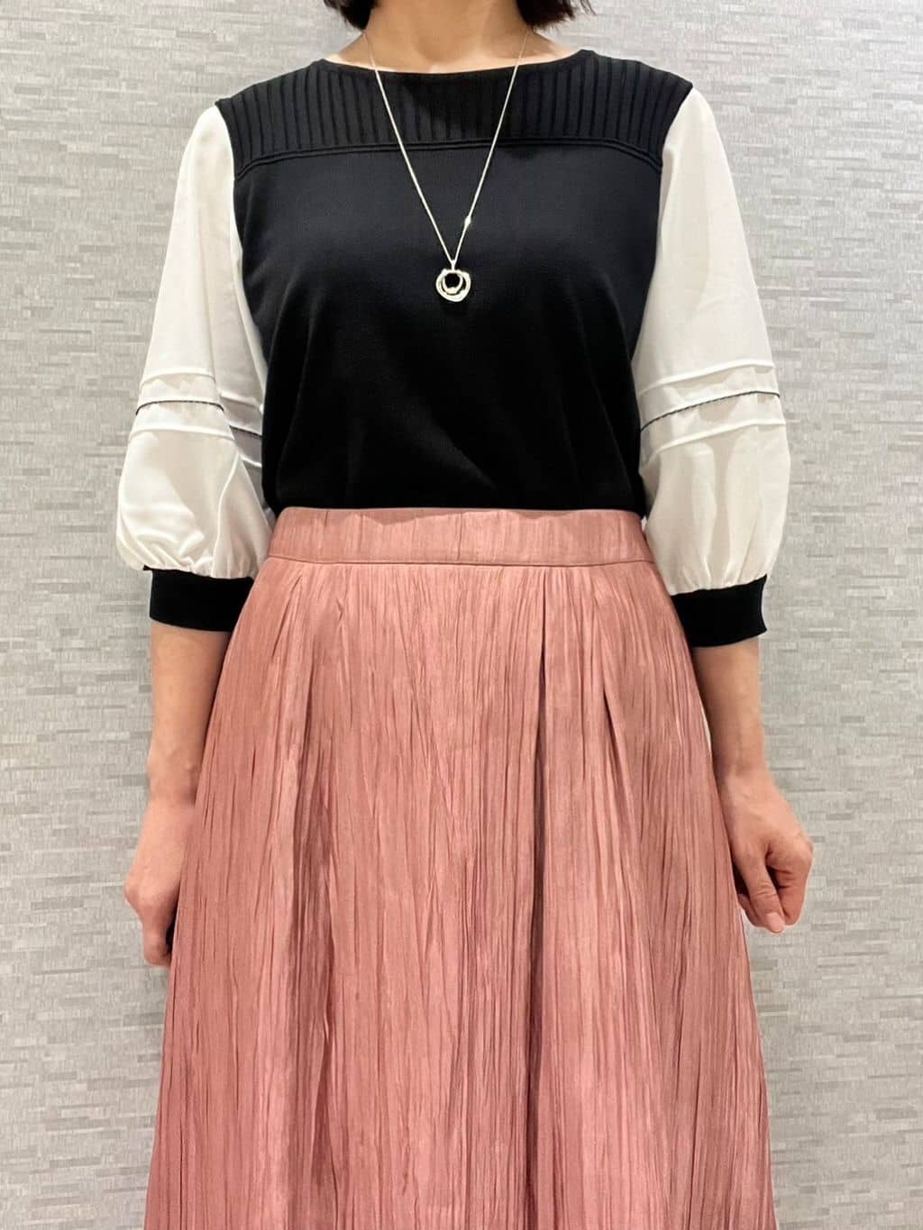 marikoさんの「Reflect｜【WEB先行カラーあり／手洗い可】ジョーゼットスリーブ&times;ニット」を使ったコーディネート
