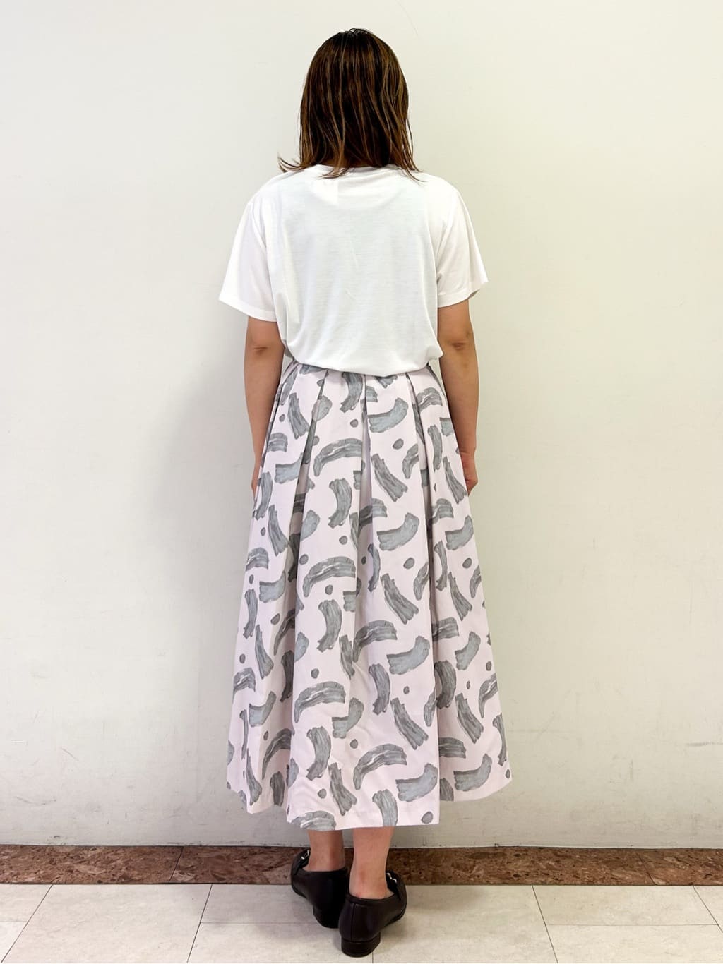 madokaさんの「OPAQUE.CLIP｜メタリック刺繍ロゴTシャツ【接触冷感／洗濯機洗い可】」を使ったコーディネート