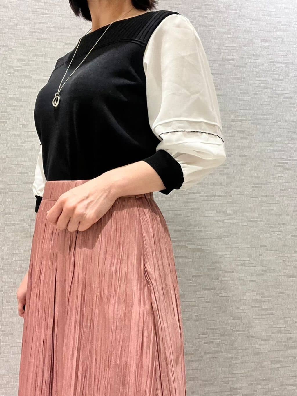 marikoさんの「Reflect｜【WEB先行カラーあり／手洗い可】ジョーゼットスリーブ&times;ニット」を使ったコーディネート