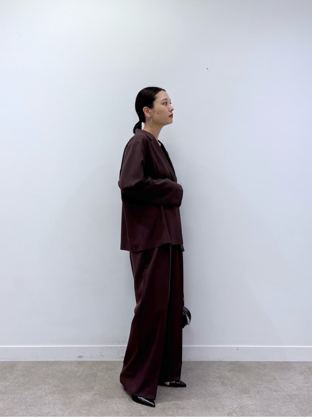 ayanoさんの「INDIVI｜Comfy SET UP｜イージーストレートワイドパンツ【セットアップ対応／通勤/カセット服】」を使ったコーディネート