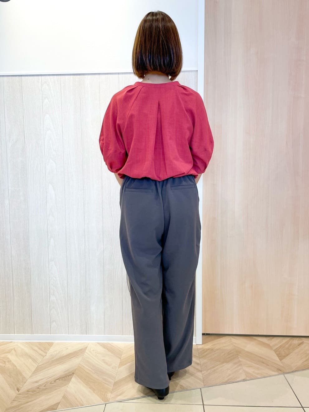 tomoさんの「SHOO･LA･RUE｜【S-LL/洗濯後しわになりにくい】ランタンスリーブで女性らしく 5分袖スキッパーブラウス」を使ったコーディネート