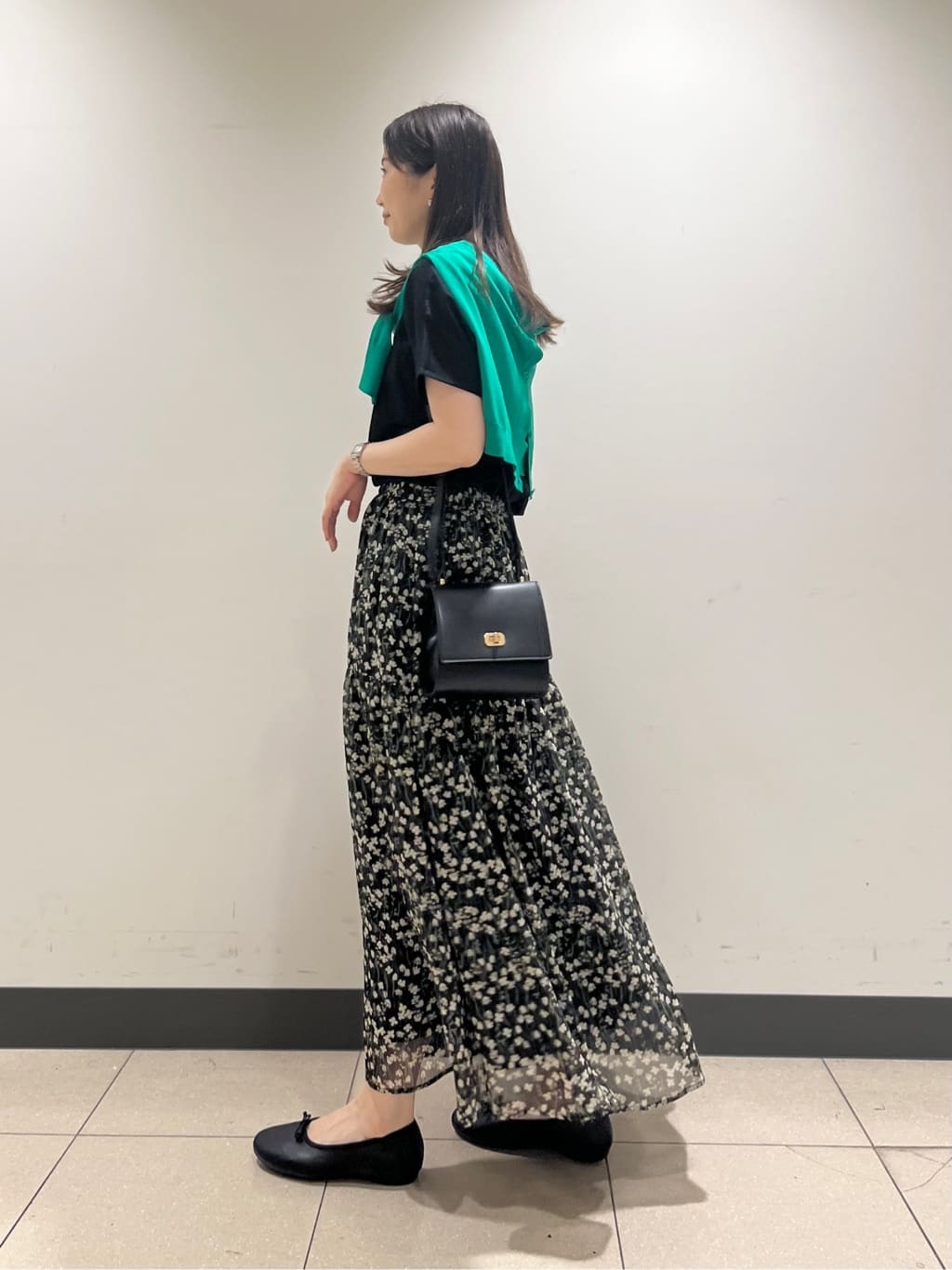 shokoさんの「INDIVI｜【通年活躍！／アンサンブル可能】クルーネックカーディガン」を使ったコーディネート