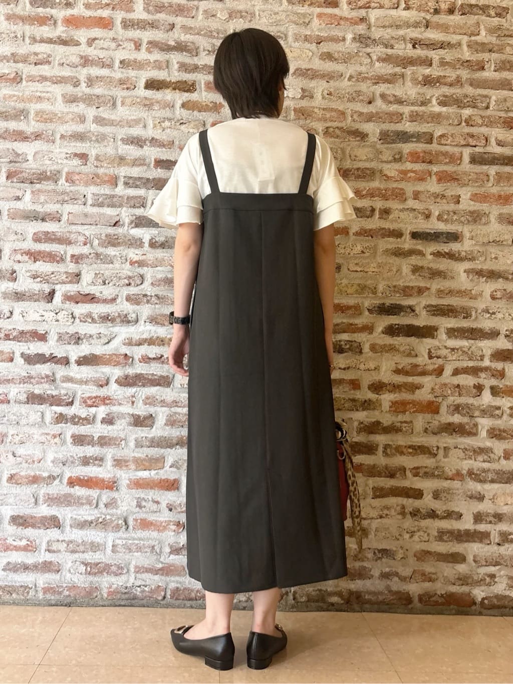 しばさんの「THE SHOP TK｜【汗染み防止】袖フリルTシャツ【UVカット/洗濯機OK】」を使ったコーディネート