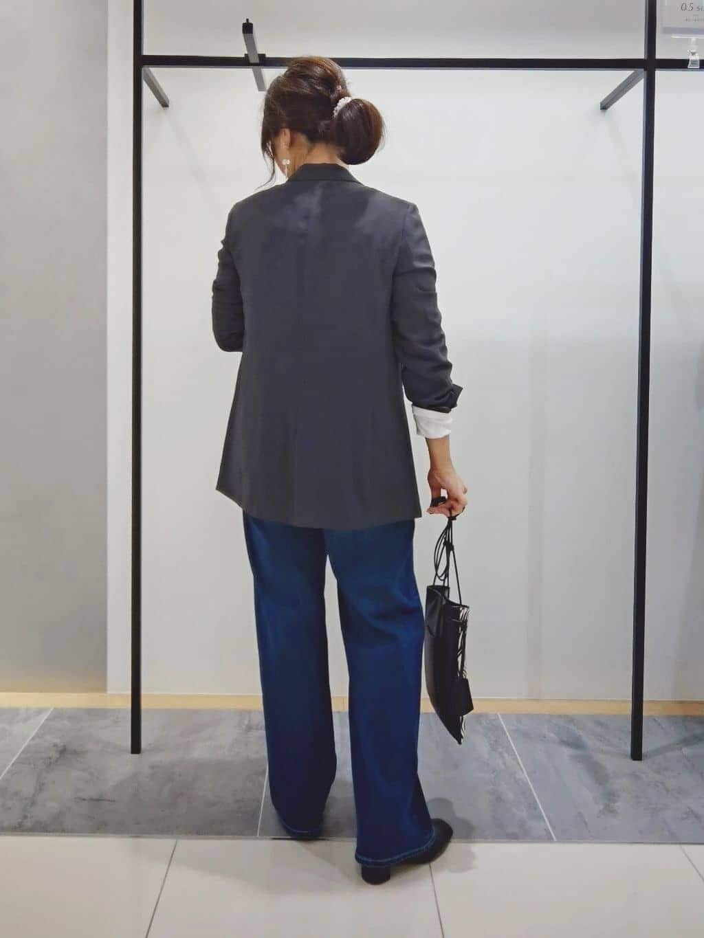 TOMOMIさんの「INDIVI｜【褒められデニム】ワイドストレート デニムパンツ」を使ったコーディネート